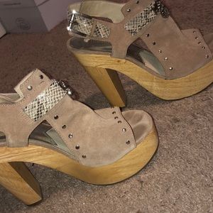 Platform Taupe with snake skin detail